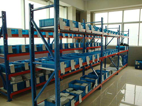 中型倉(cāng)儲(chǔ)貨架